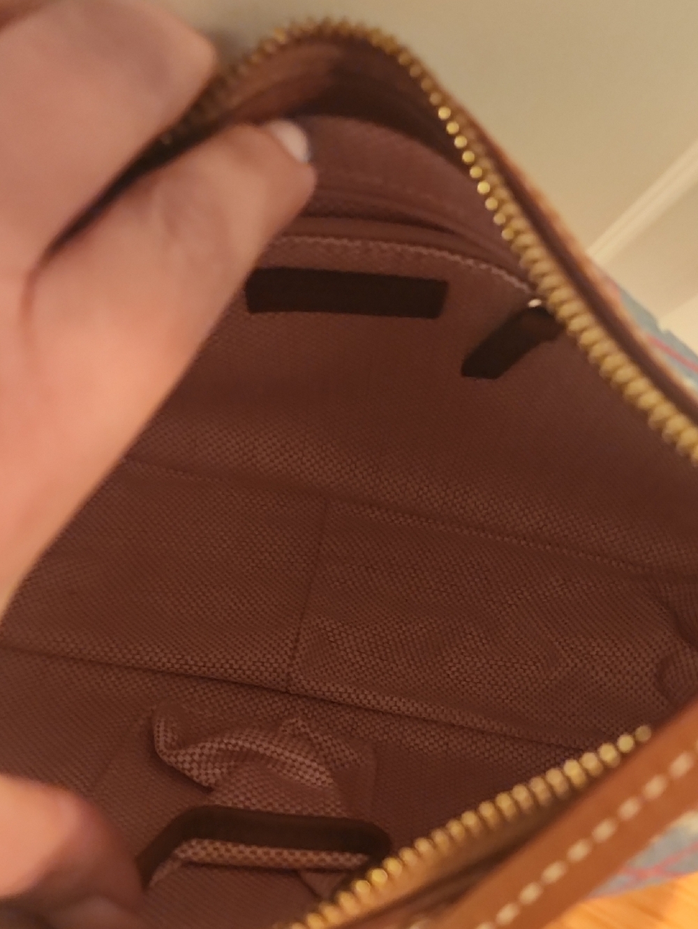 👜 Dooney & Bourke Monogram Shoulder Bag – Very Good Condition - Picture 6 of 7